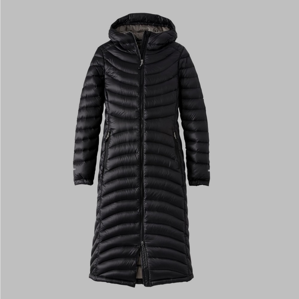 Woman’s ULTRA LIGHT down coat, long.
